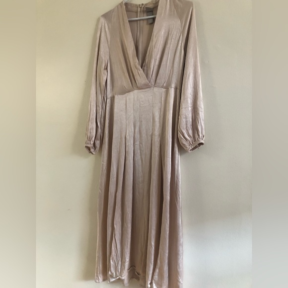 New without tags beige hm dress - Picture 5 of 6